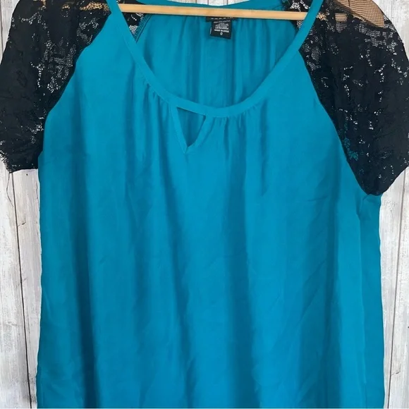 Torrid Turquoise Lace Sleeve Blouse 0X Teal Blue Georgette Top Flowy Feminine - Picture 4 of 7